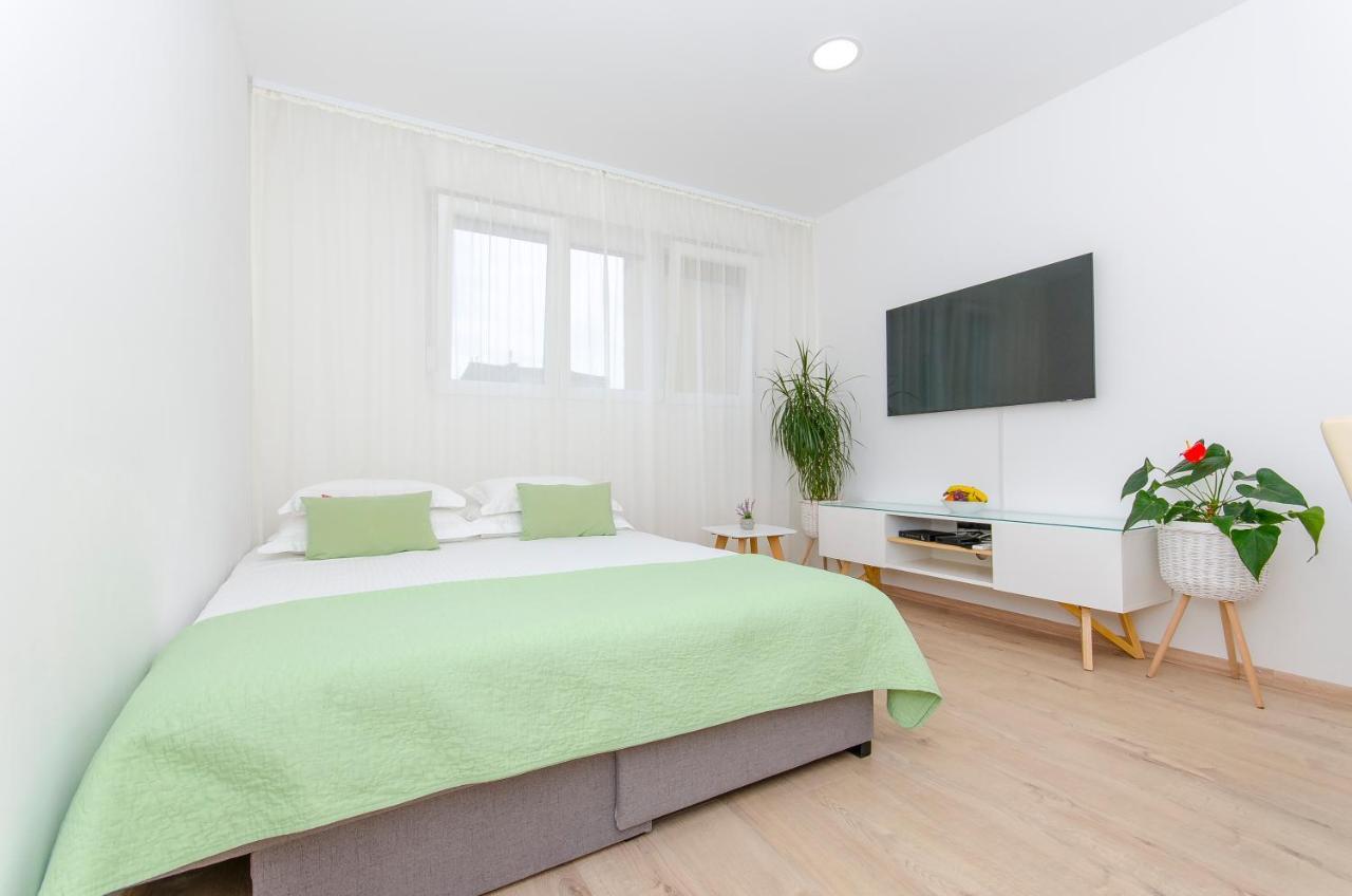 Lanuna Apartment Split Luaran gambar